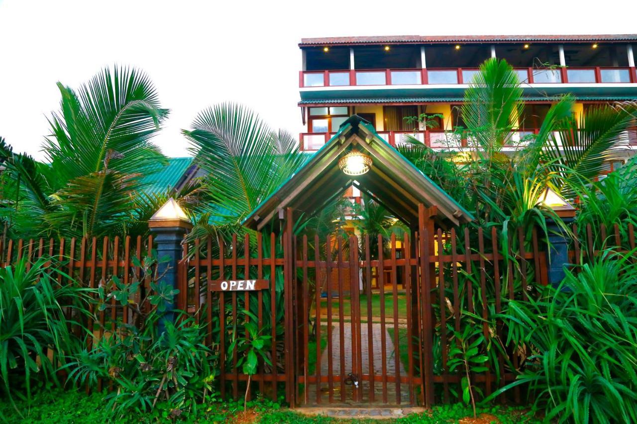 Hi Win Hotel Chilaw Exteriör bild