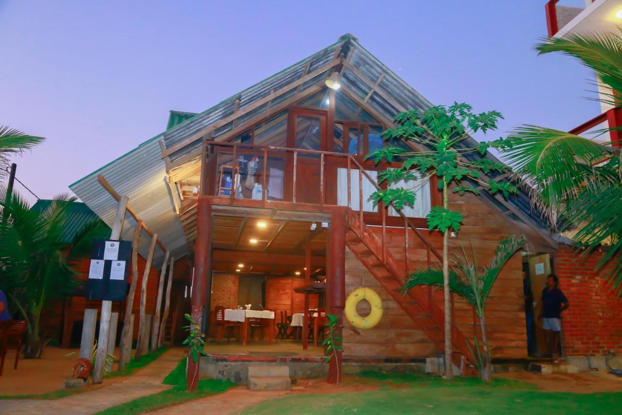 Hi Win Hotel Chilaw Exteriör bild
