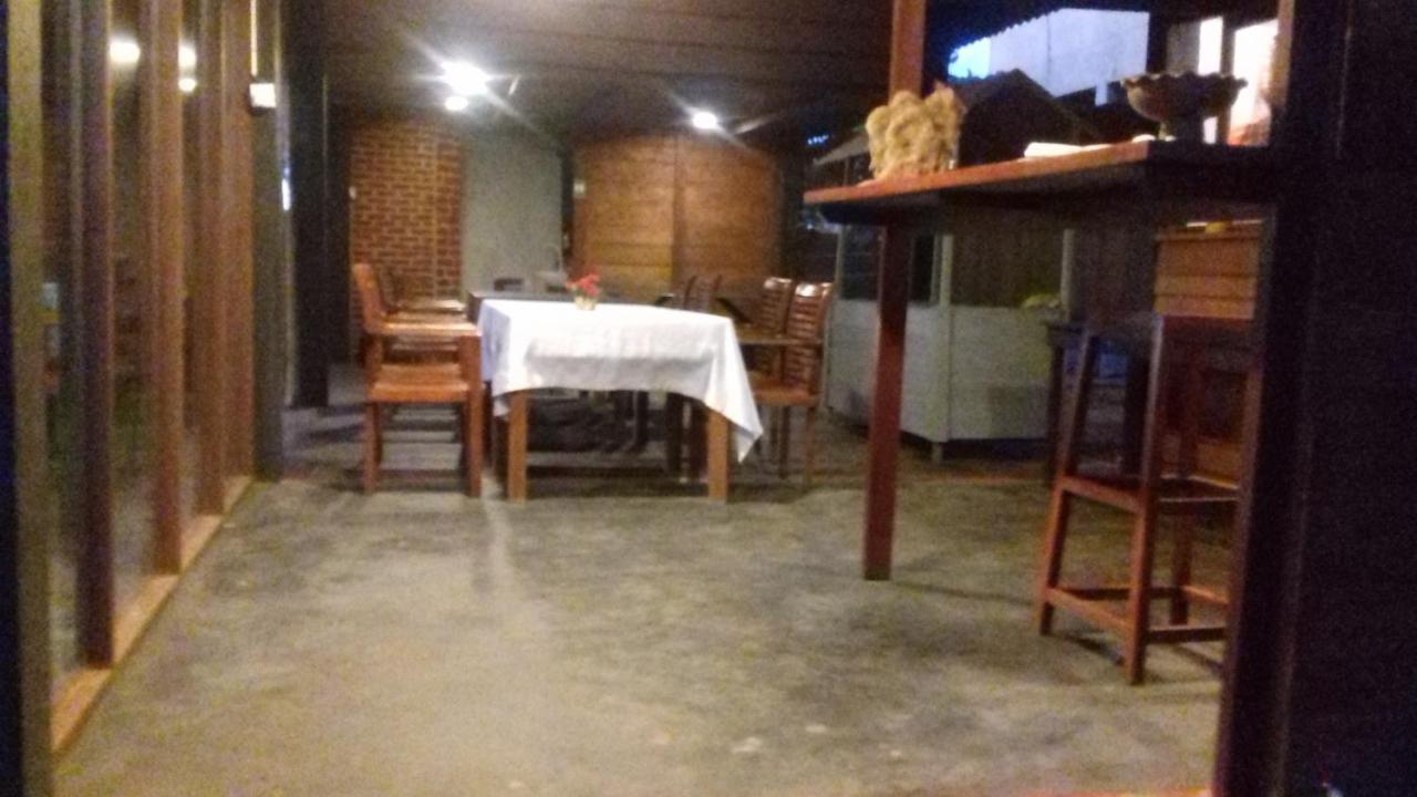 Hi Win Hotel Chilaw Exteriör bild