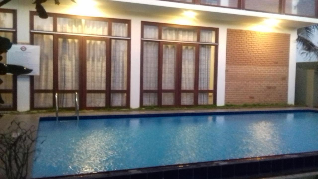 Hi Win Hotel Chilaw Exteriör bild